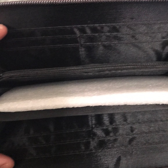 Wallets - Picture 4 of 9